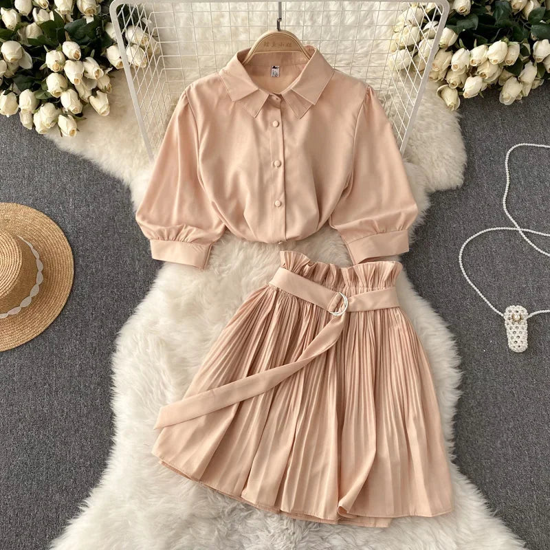 Conjunto de camisa e mini saia plissada de verão