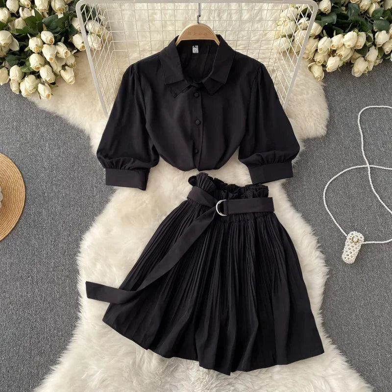 Conjunto de camisa e mini saia plissada de verão