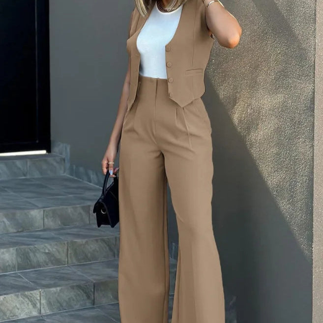 Conjunto colete com botões e calça de perna larga