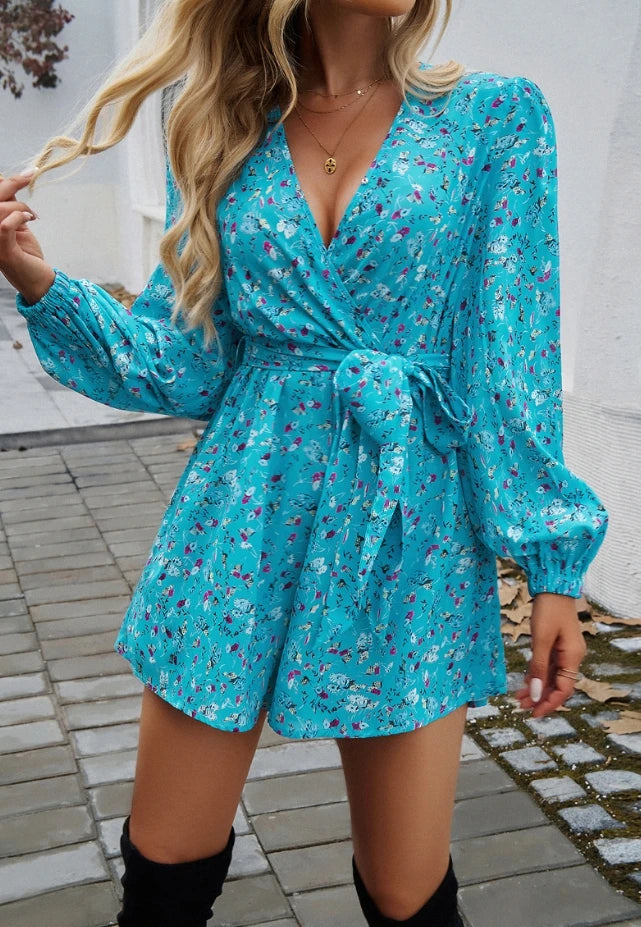 Vestido macacão curto feminino estampado com manga bolha e cintura alta