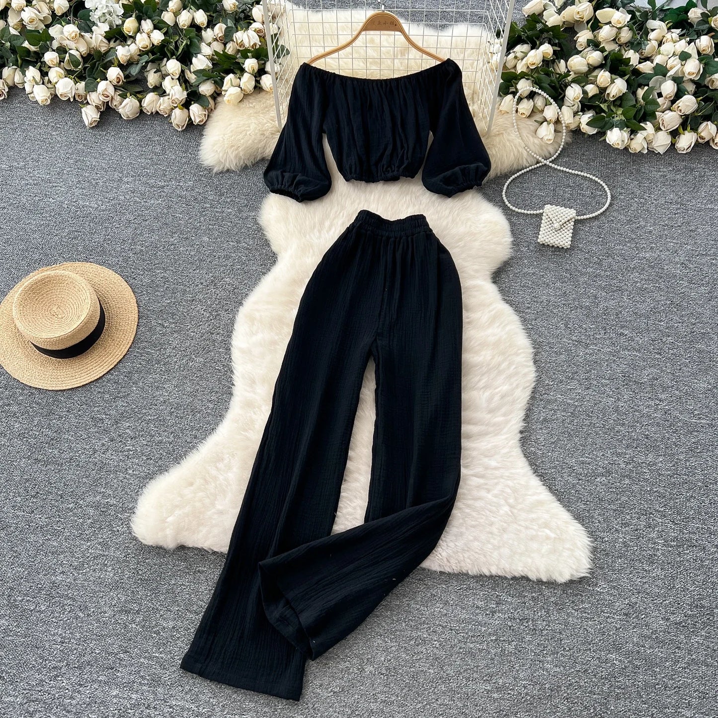 Conjunto de cropped ombro de fora e calça larga