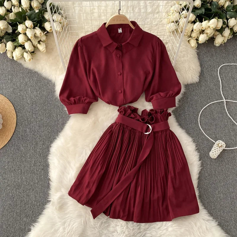 Conjunto de camisa e mini saia plissada de verão