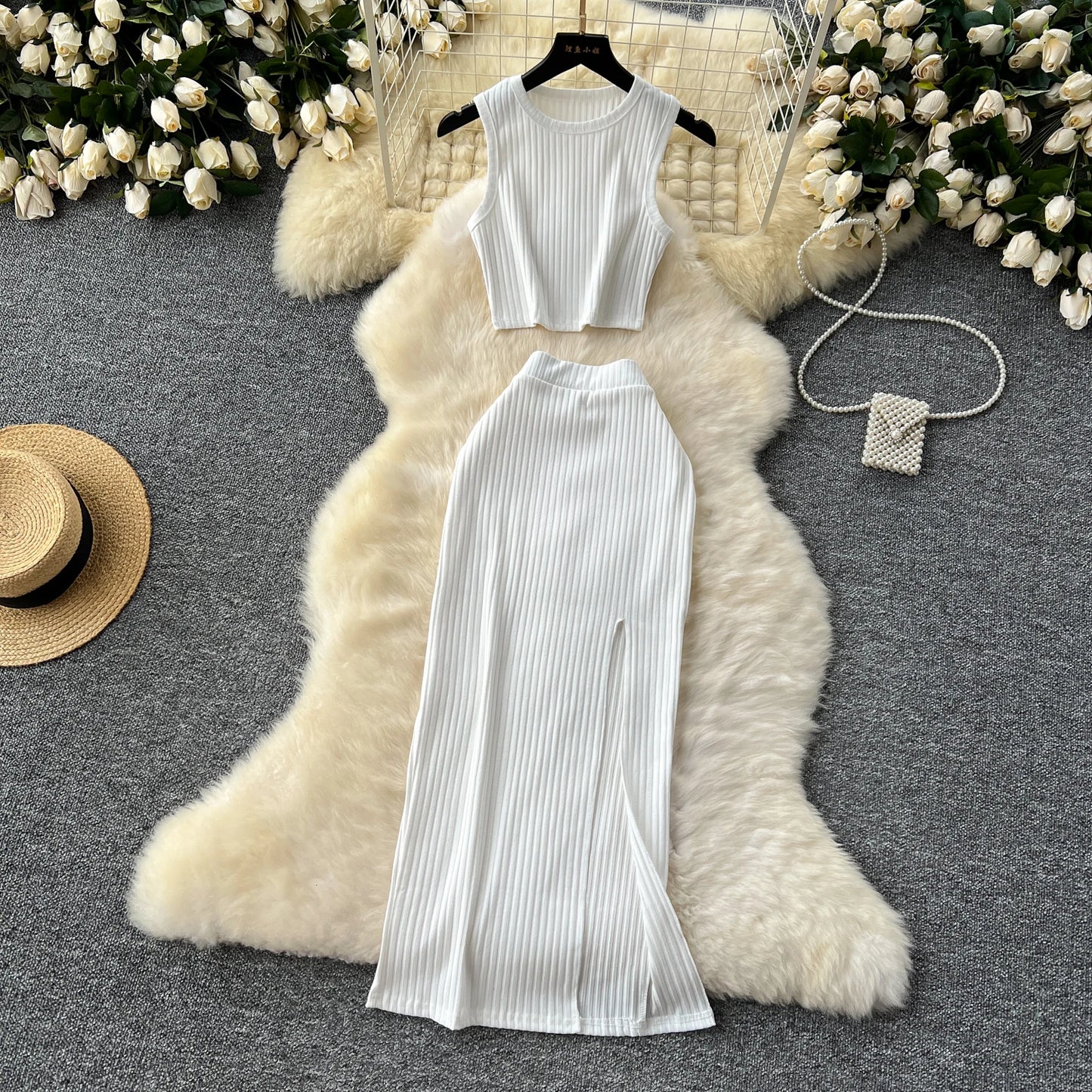 Conjunto top + saia justa com cintura elástica e fenda