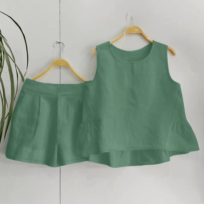 Conjunto feminino de regata sem mangas e shorts