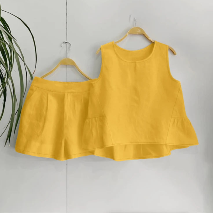 Conjunto feminino de regata sem mangas e shorts