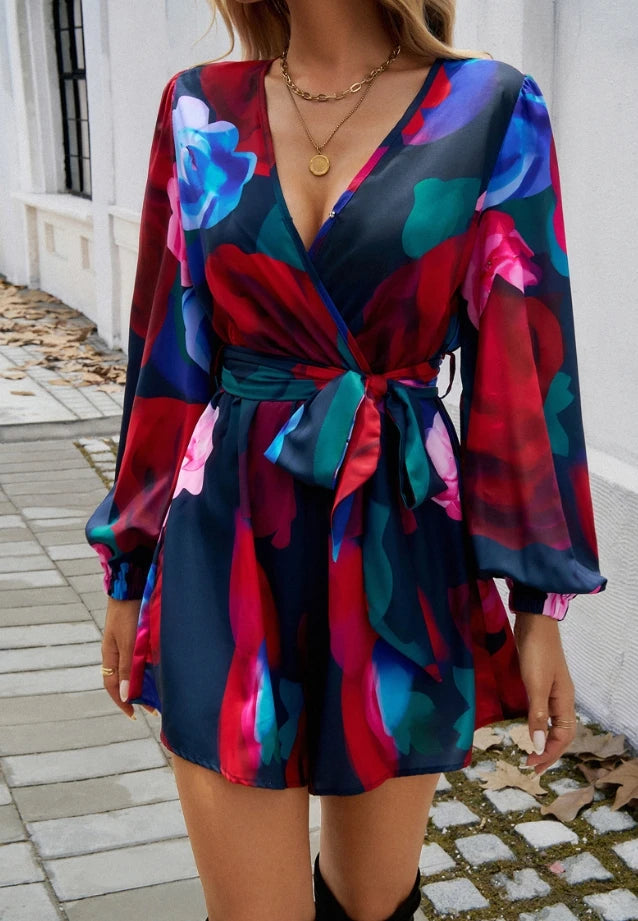 Vestido macacão curto feminino estampado com manga bolha e cintura alta