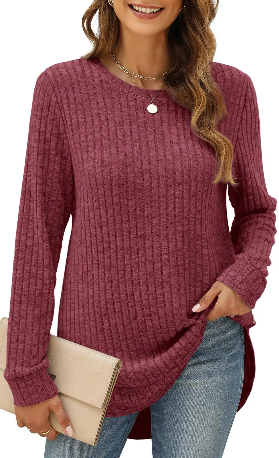Blusa feminina com decote redondo e manga comprida