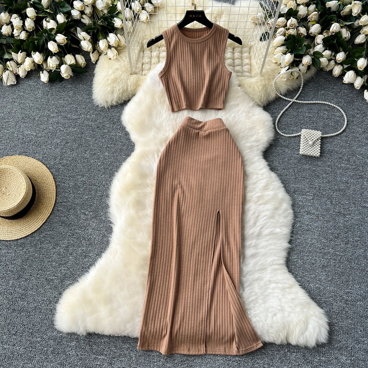 Conjunto top + saia justa com cintura elástica e fenda