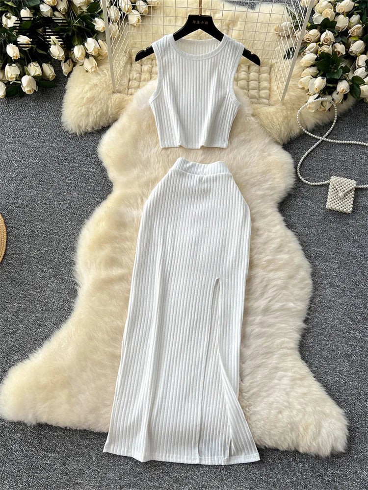 Conjunto top + saia justa com cintura elástica e fenda