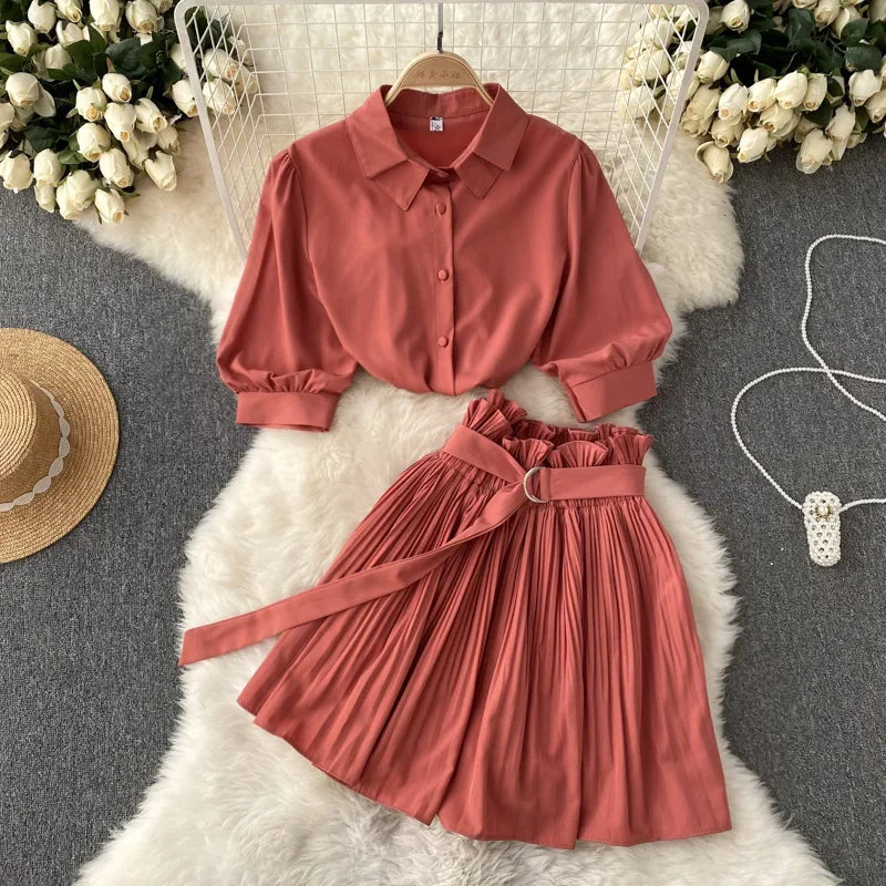 Conjunto de camisa e mini saia plissada de verão