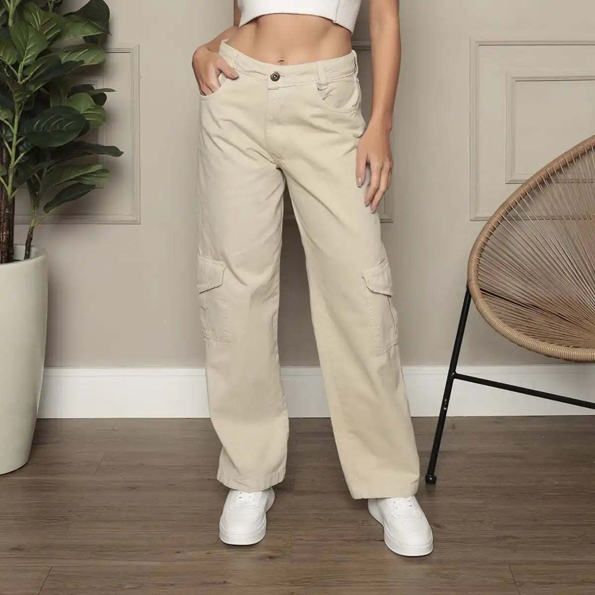 Calça Feminina Cargo Wide Leg Bege Com Bolso Lateral