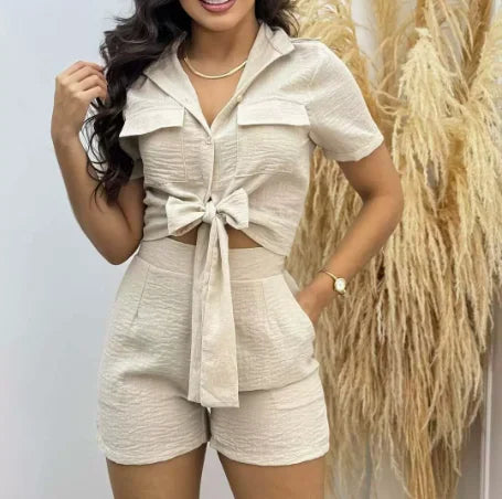Conjunto feminino blusa de manga curta e shorts