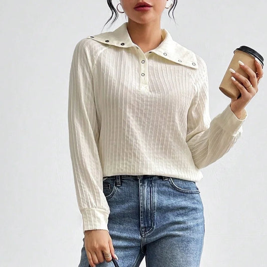 Camisa feminina com lapela e botões