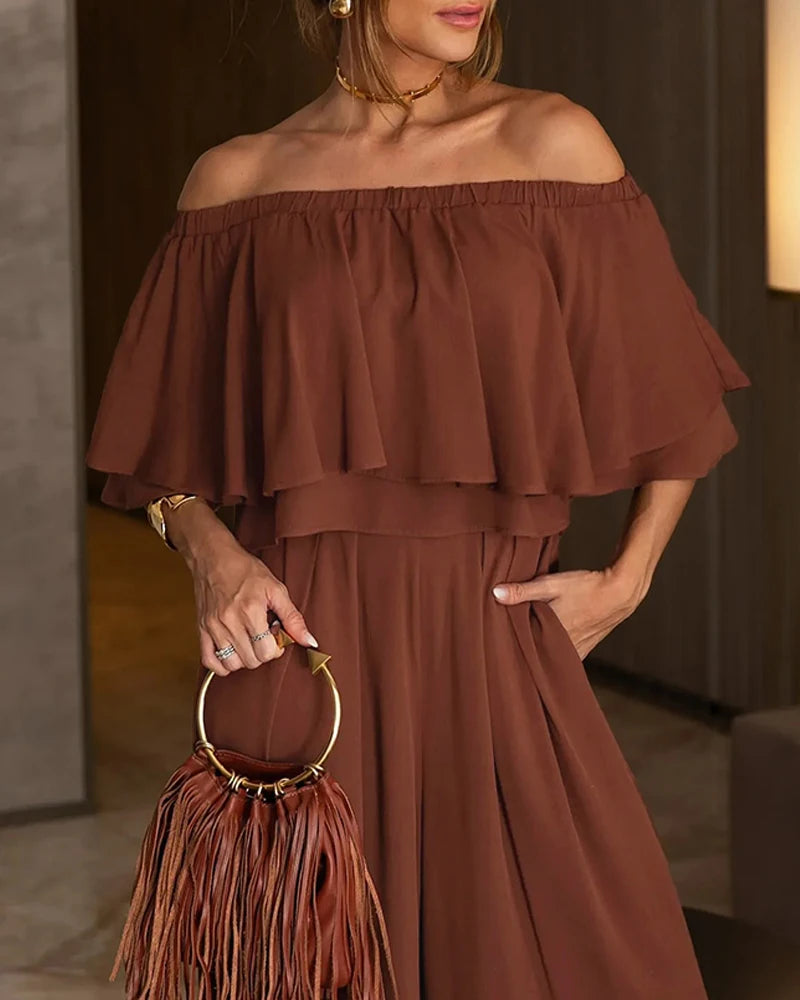 Macacão feminino elegante de verão com ombros de fora